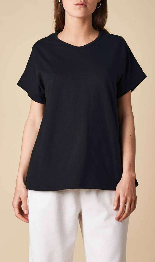 V-NECK LOW SLEEVE TRIM TEE